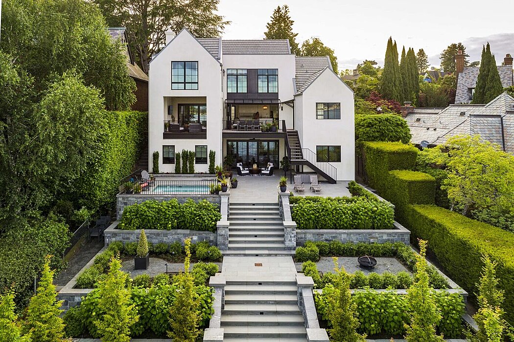 Laurelhurst Contemporary: A Traditional Home with a Modern Twist