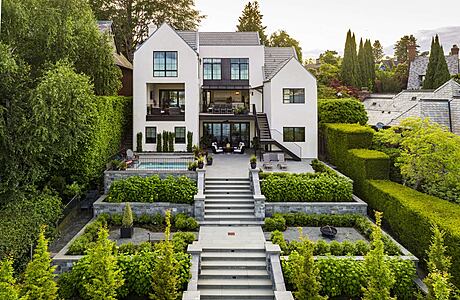 Laurelhurst Contemporary: A Traditional Home with a Modern Twist