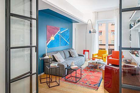 Home with a Swing: A Colorful Modern Apartment in Rome - 1