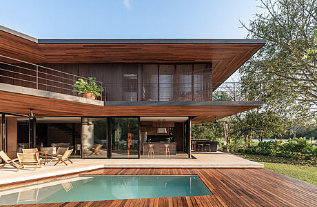 Casa GP: Elegant Materials & Tranquil Spaces