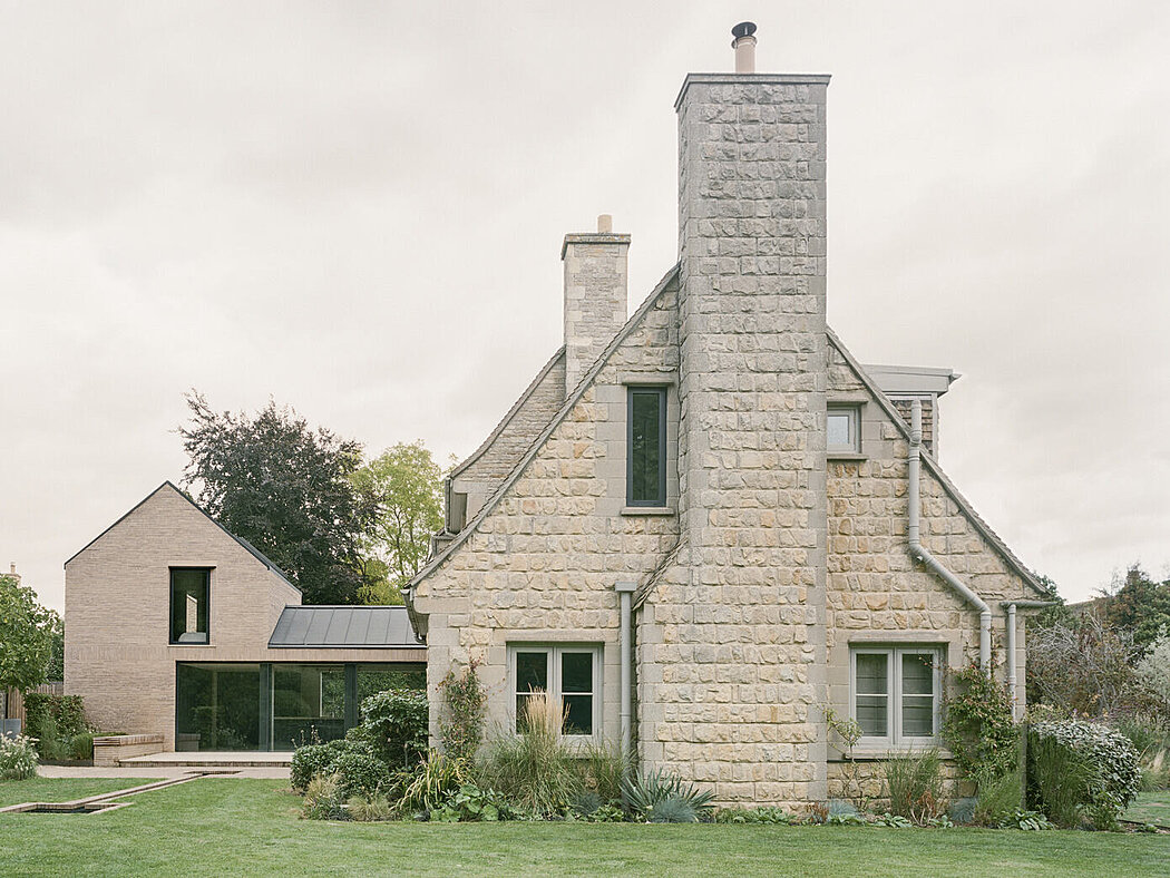 Follyfield: Stone Residence Revived in Cambridgeshire - 1