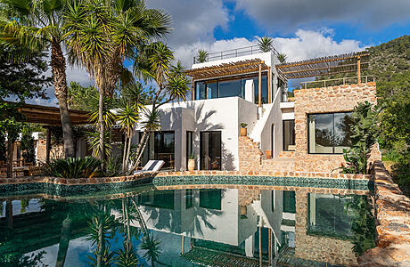 Villa W: Unwind in Ibiza’s Tranquil Traditional Sanctuary