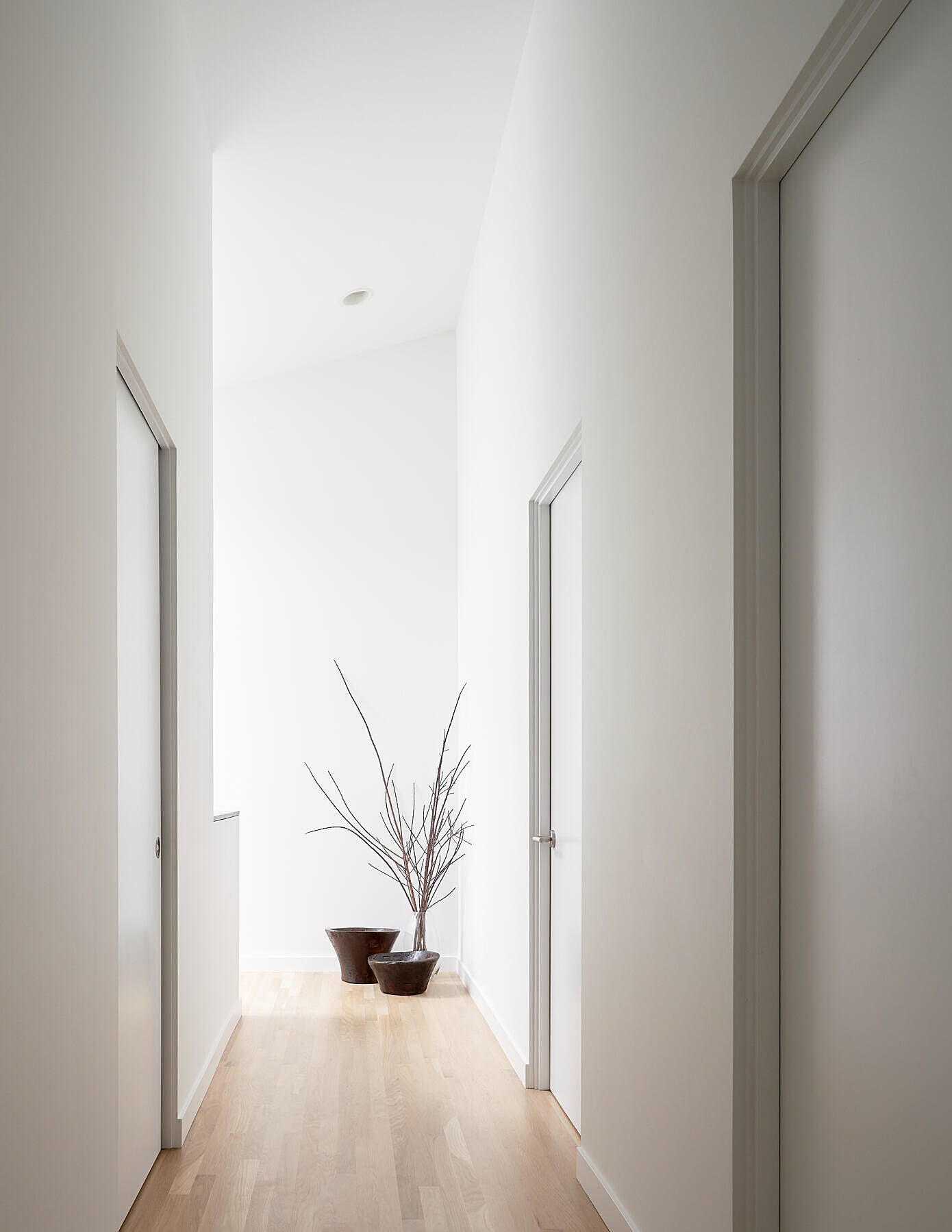 two-story-modern-gable-home-by-floisand-studio-architects-005