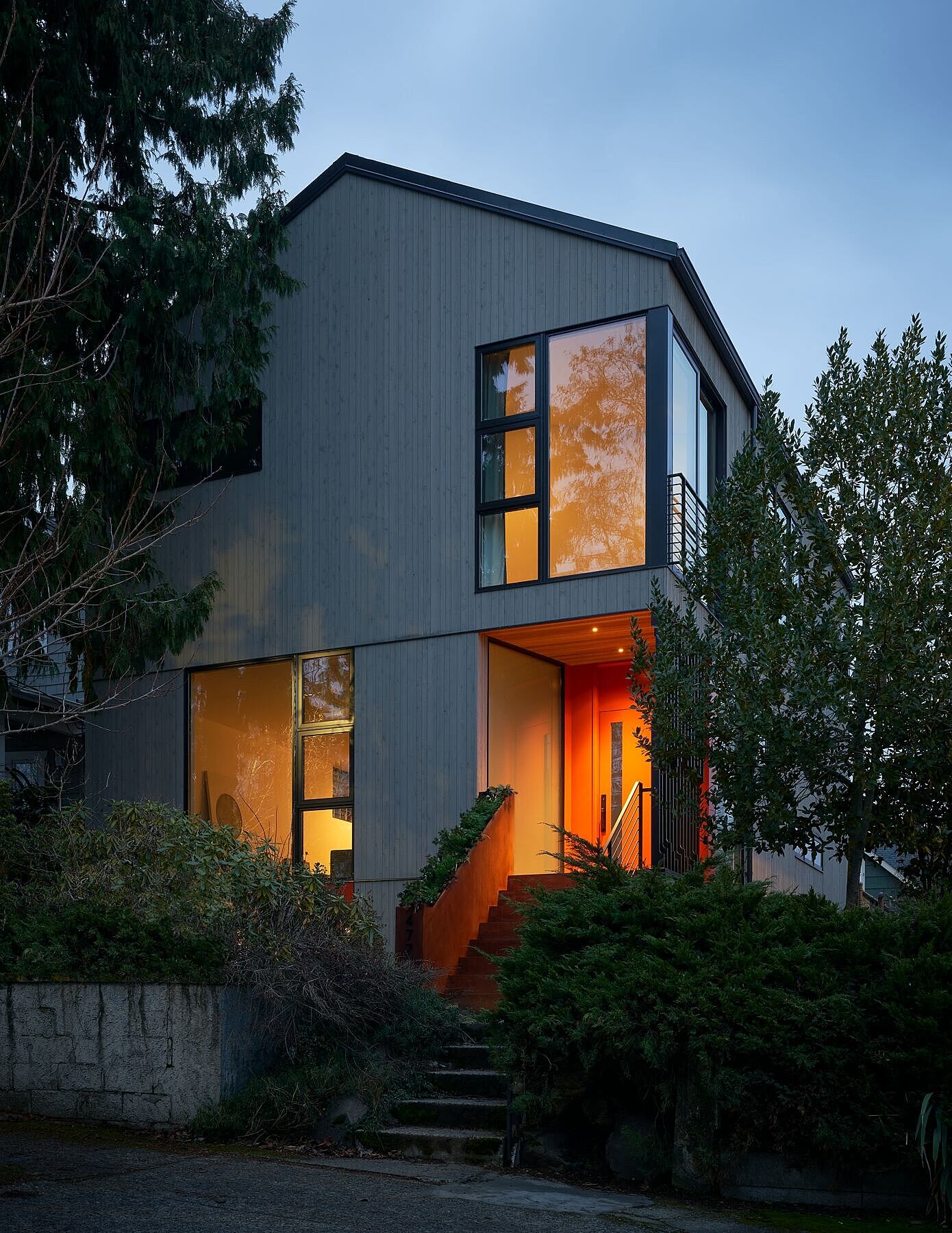 two-story-modern-gable-home-by-floisand-studio-architects-012