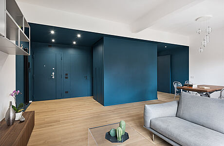 Casa Navy: Rome’s Modern Apartment with a Bold Blue Twist