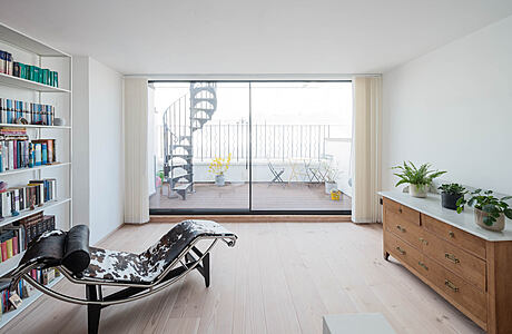 Townhouse of Seven Stories: A Light-Filled Urban Sanctuary