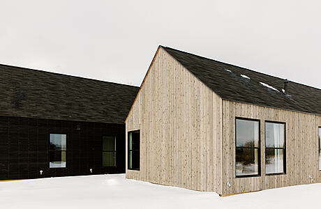 Svart Hus: Harmony and Warmth in a Shou Sugi Ban Masterpiece