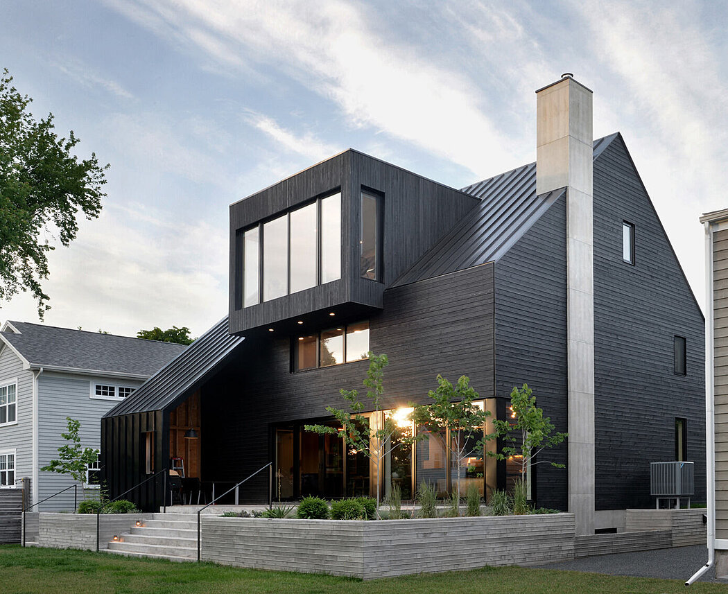 Armcrescent Residence: A Masterstroke of Modern Traditionalism in Canada - 1
