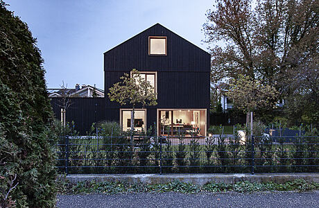 Black Trinity: Eco-friendly Timber Homes in Gauting, Germany