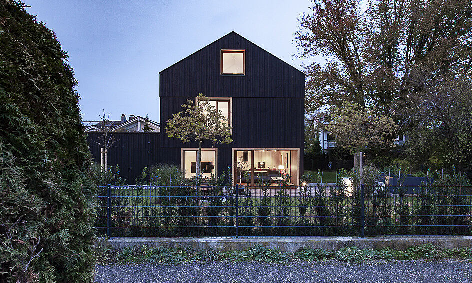 Black Trinity: Eco-friendly Timber Homes in Gauting, Germany