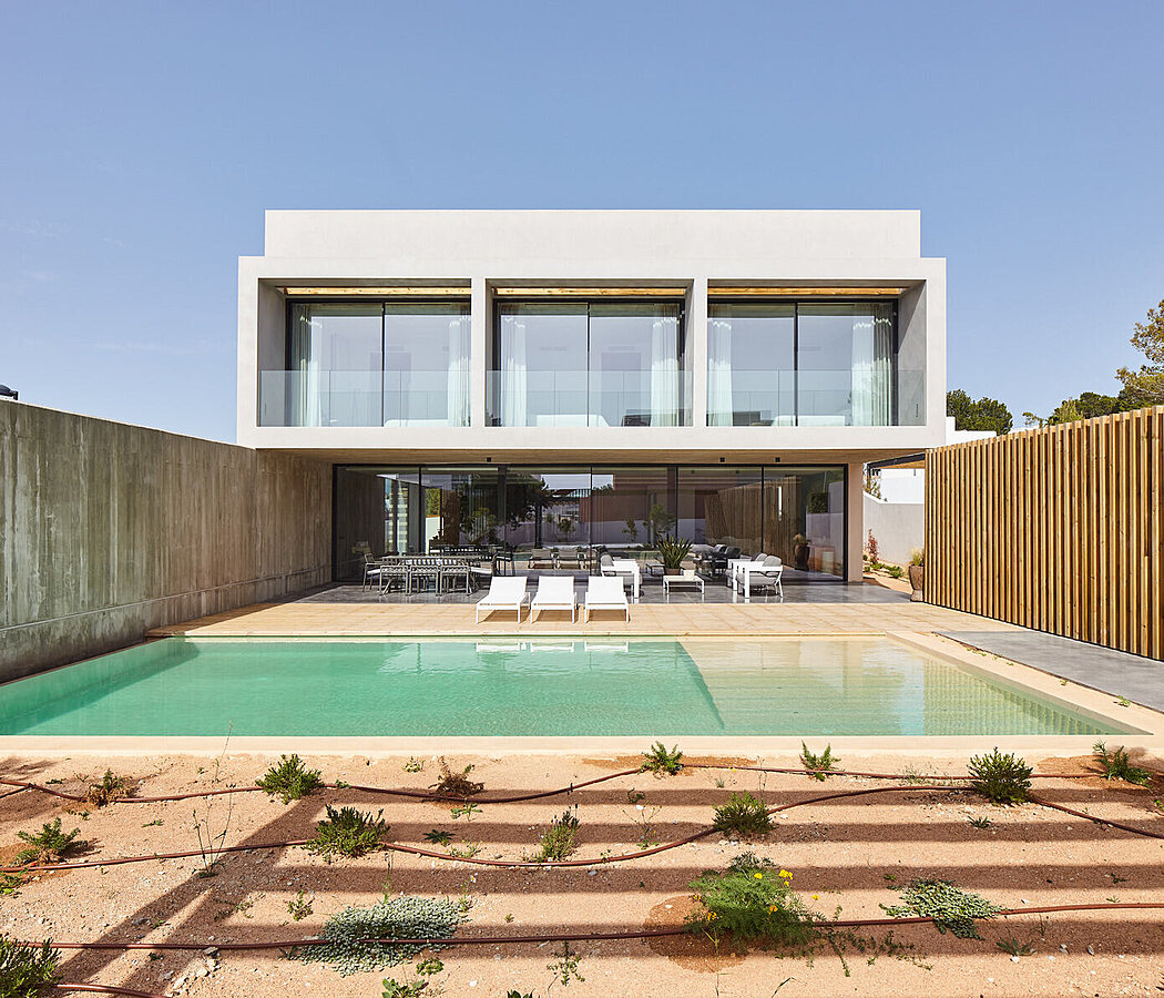 First of a Kind Houses: A Journey Through Courtyards and Panoramic Views - 1
