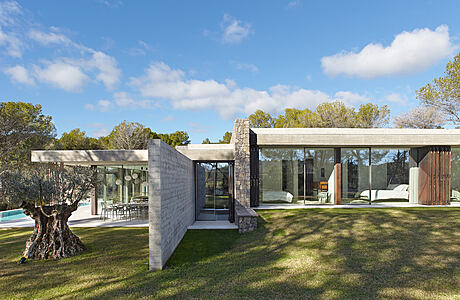 Songlines House: Experience Ibiza’s Charm in a Unique Concrete & Stone House