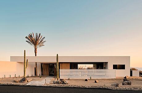 White Dates: The Ranch Mine’s Mid-Century Modern Tribute in Phoenix