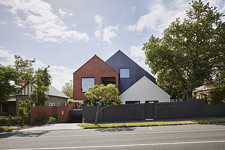 Slate House: A Harmonious Blend of Heritage & Modernity in Melbourne - 1