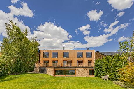 Trapeze House: A Spanish Gem That Breathes With the Cadí Mountains - 1