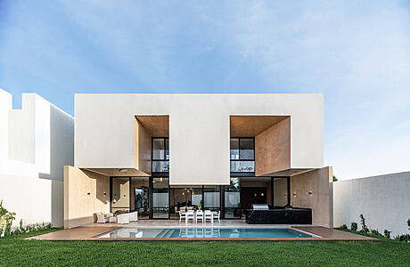 Casa Relo: A Two-Story House with a Heart in Mérida