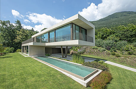 House in Cannobio by Bergmeisterwolf Architects