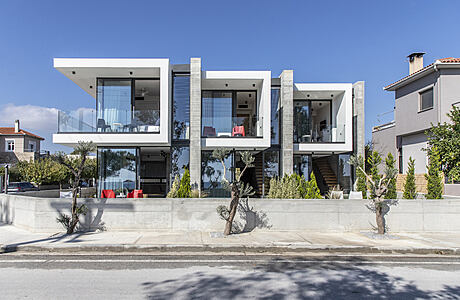 Ikies 3: Modern Coastal Living Redefined in Volos, Greece