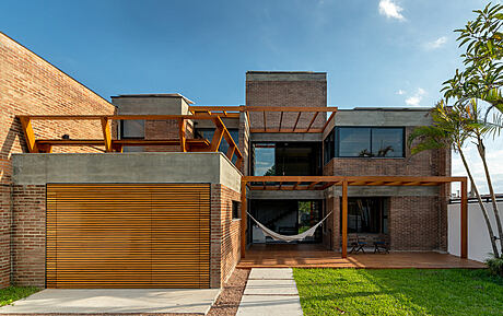 LC House: A Modern Ode to Latin American Brickwork - 1