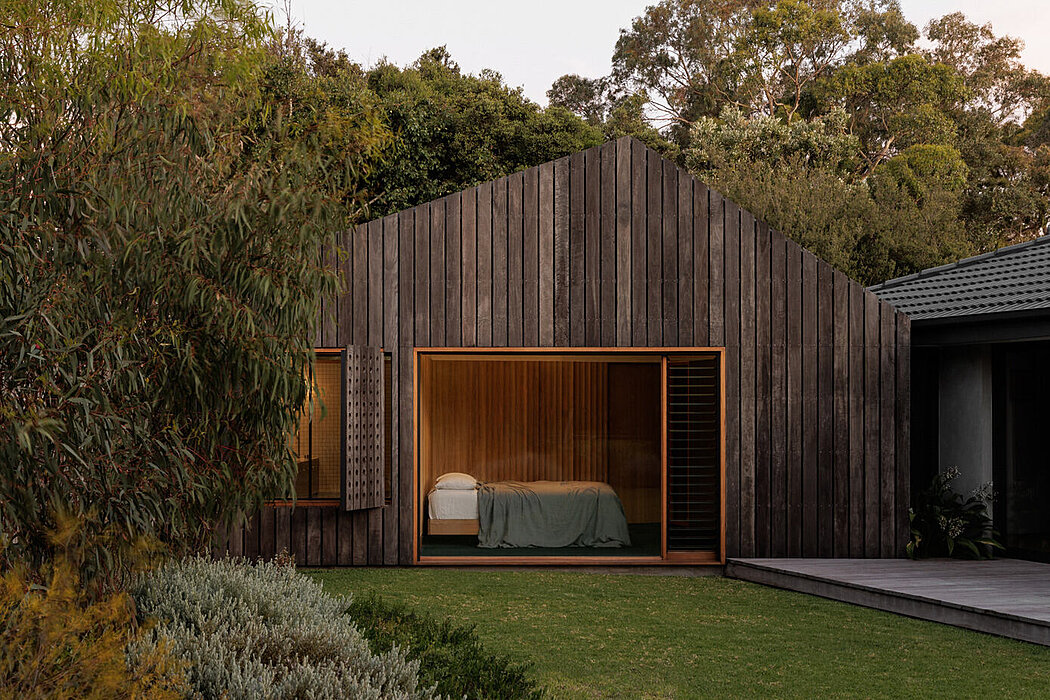 Point Lonsdale House: A Modern Transformation by Solomon Troup Architects - 1