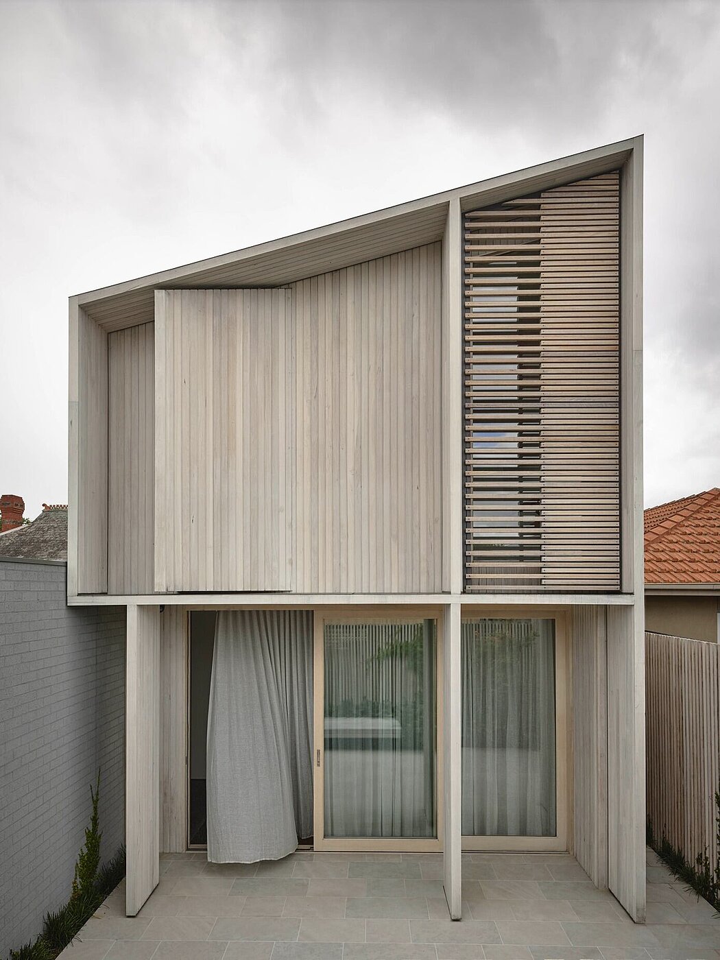 Silvertop House: A Contemporary Extension in Melbourne - 1