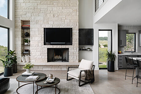 Spicewood Residence: Where Modernist Design Meets Texan Sunrises - 1