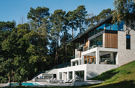 Treetops: OB Architecture’s Modern Marvel in Farnham