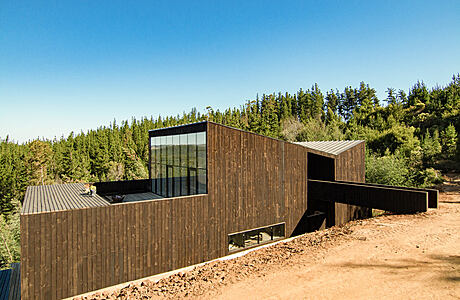 Casa Vichuquén: A Harmonious Fusion of Wood and Modern Design