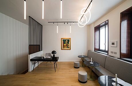 Elas Real Estate Office: A Harmonious Blend of Classic and Modern Design