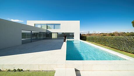 Alamo House: A Minimalist Masterpiece by Fran Silvestre Arquitectos - 1