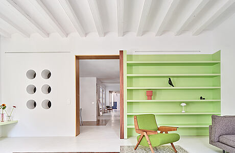 Girona St. Apartment: Where Historic Grandeur Meets Contemporary Design