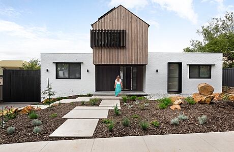 Miller Street House: A Modern Marvel by SOS Architects in Canberra