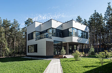 House Among the Pines: A Family Retreat Harmonizing with Kazakhstan’s Natural Beauty