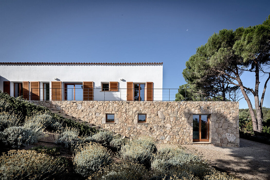 Casa DP_01: Gallurese-Modern House Overlooking Maddalena Archipelago
