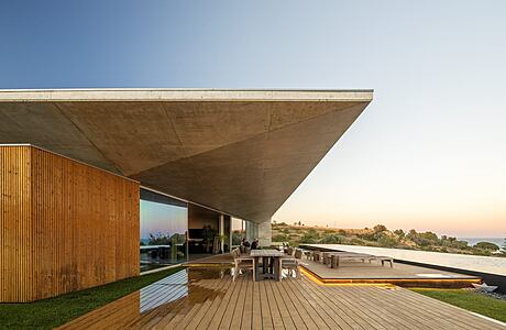 Casa Libre: Portugal’s Epitome of Seamless Indoor-Outdoor Living