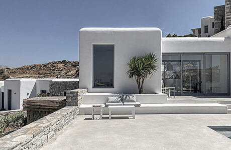 Naxos Villas: Blending Tradition with Naxos’ Natural Slopes