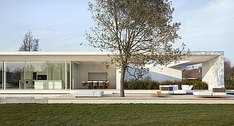 Villa Orizzonte: A Modern Riverside Retreat in Ferrara, Italy - 1