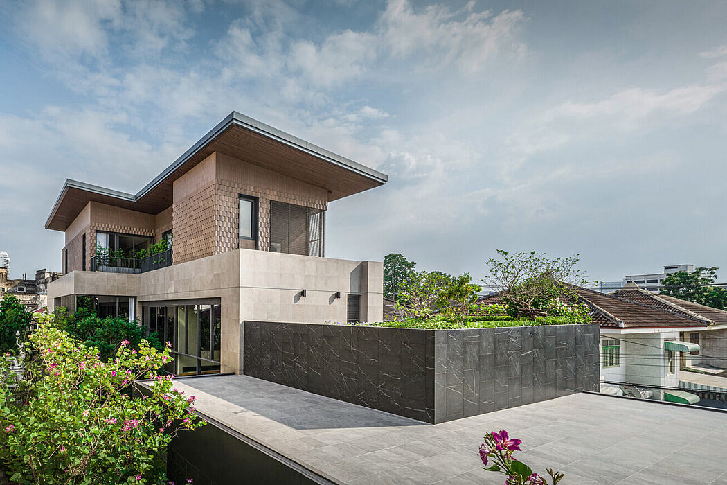 Monow House: Modern Design Meets Family Heritage in Bangkok