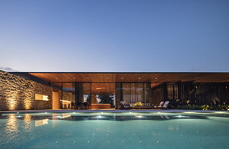 FL House: Where Brazilian Sunsets Meet Forest Serenity