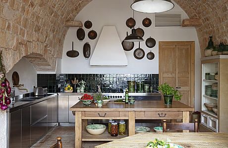 Casa Olivetta: A Glimpse of Ostuni’s Stone-Hewn Beauty