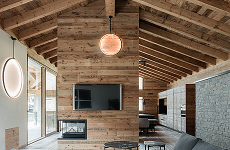 Chalet AN: Rustic Elegance Meets Ski Resort Luxury