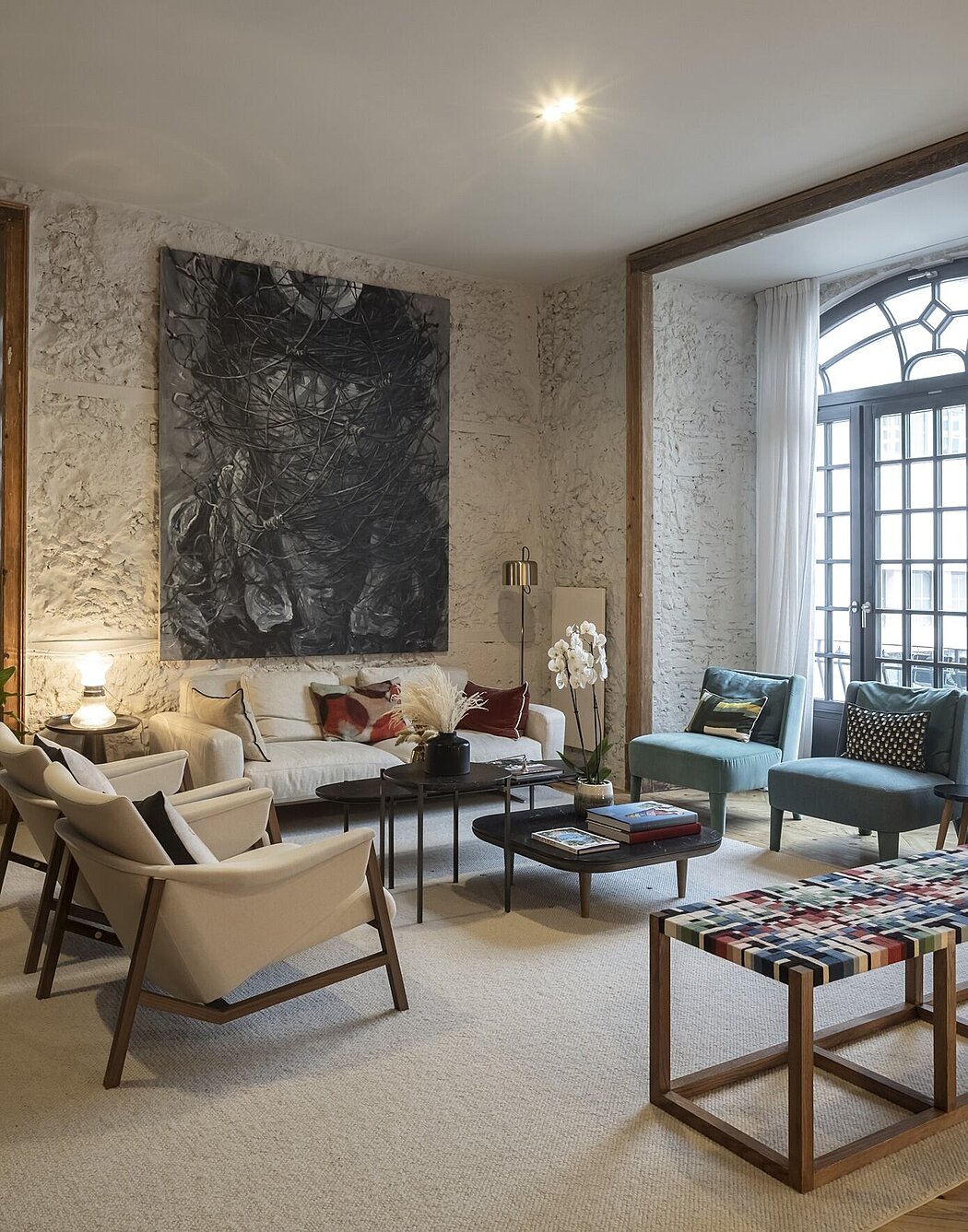 Apartment in Cais do Sodré: Lisbon’s Blend of Classic Design and Modern Aesthetics - 1