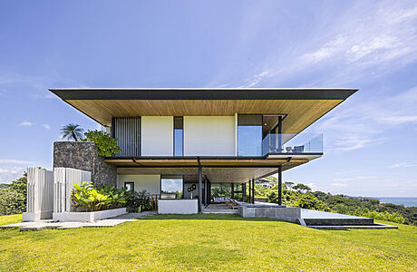 Casa con Vista: A Contemporary Tropical Retreat in Nosara