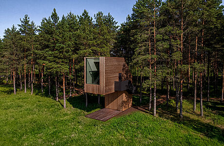 Piil: Arsenit’s Modern Take on Estonian Treehouse Living