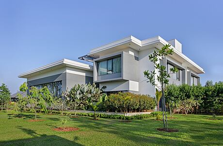 Pushpa House: A Luxurious Farmhouse Retreat in South Bengaluru