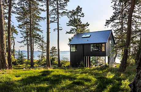 Inside the Lopez Lookout Island Home by Heliotrope Architects