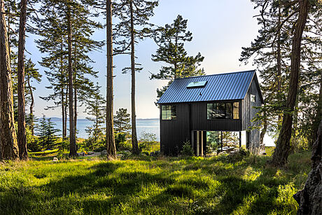 Inside the Lopez Lookout Island Home by Heliotrope Architects - 1