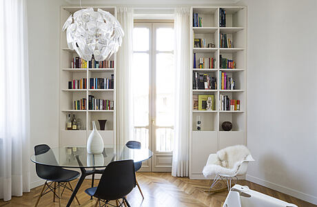 Turin Foothills: A 20th-Century Italian Apartment Reimagined