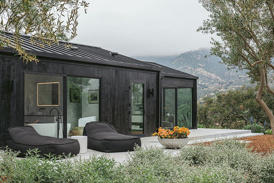 Vista Residence: Montecito’s Mountain-Framed Wooden Retreat