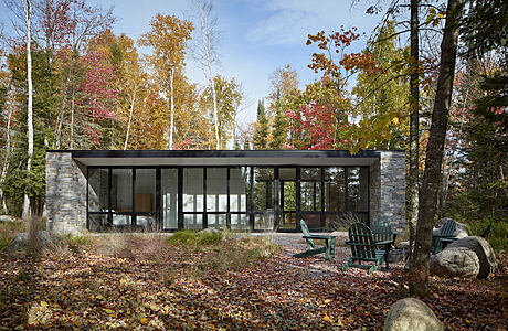 Clearwater Lake Retreat: A Woodland Oasis in Wisconsin